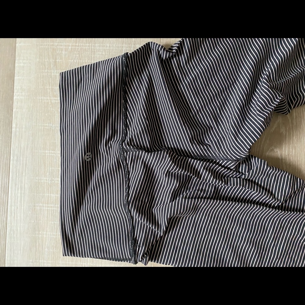 Lululemon 28in Wunder Unders EUC